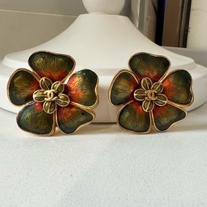 AUTHENTIC CHANEL Gripoix Flower Clip On Earrings